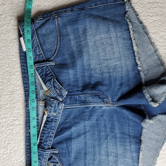 Good American Cut-off Fold Over Waistband Jeans - Picture 9 of 15